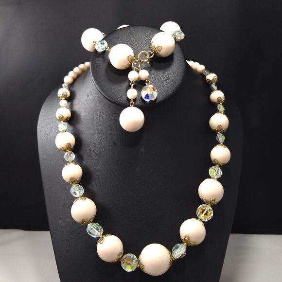 Vintage 1960s Lucite & Crystal Beaded Necklace Bracelet Set - Picture 9 of 10